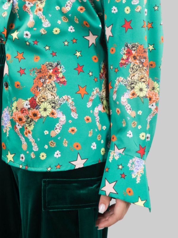 CAMICIA A FANTASIA FIORI E STELLE SU FONDO VERDE