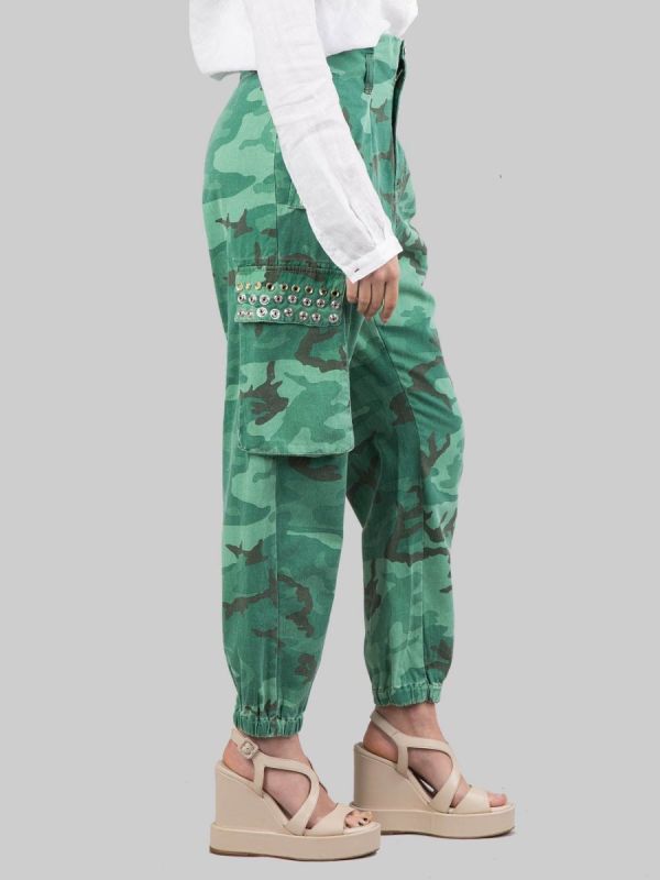 PANTALONI CARGO IN COTONE STAMPA MILITARE CON BORCHIE E STRASS