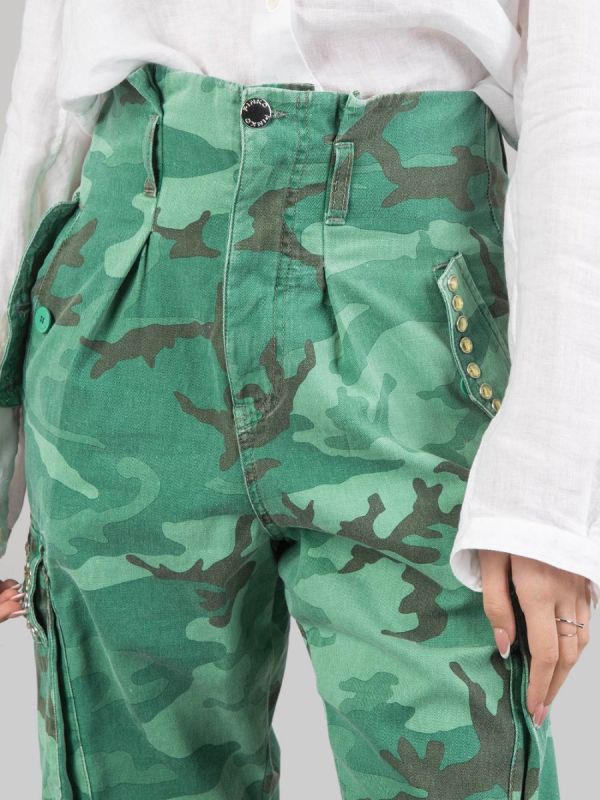 PANTALONI CARGO IN COTONE STAMPA MILITARE CON BORCHIE E STRASS